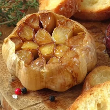 Air Fryer Roasted Garlic Recipe with golden, caramelized garlic cloves